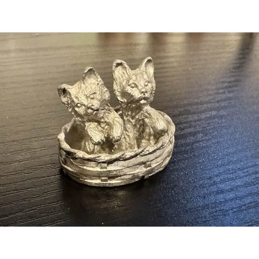 Spoontiques 1982 Pewter Kitty Kittens Cats Woven Basket Bed Mini Art Figurine